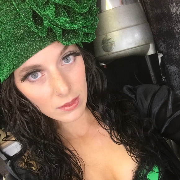 Meet your Posher, Hannah - Picture 2 of 2